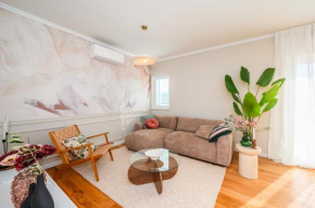 Charming Charlie Apartment